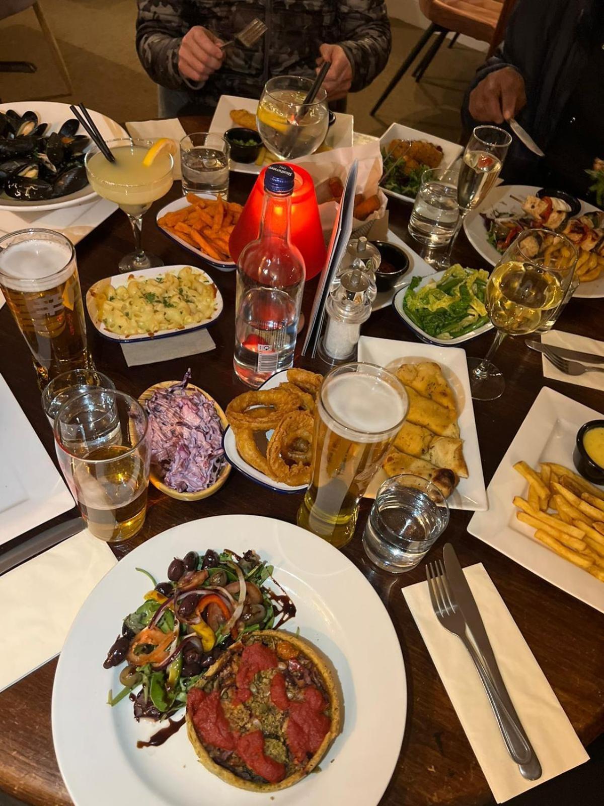 Heaven'S Kitchen At Squirrel Inn غودالمينغ المظهر الخارجي الصورة